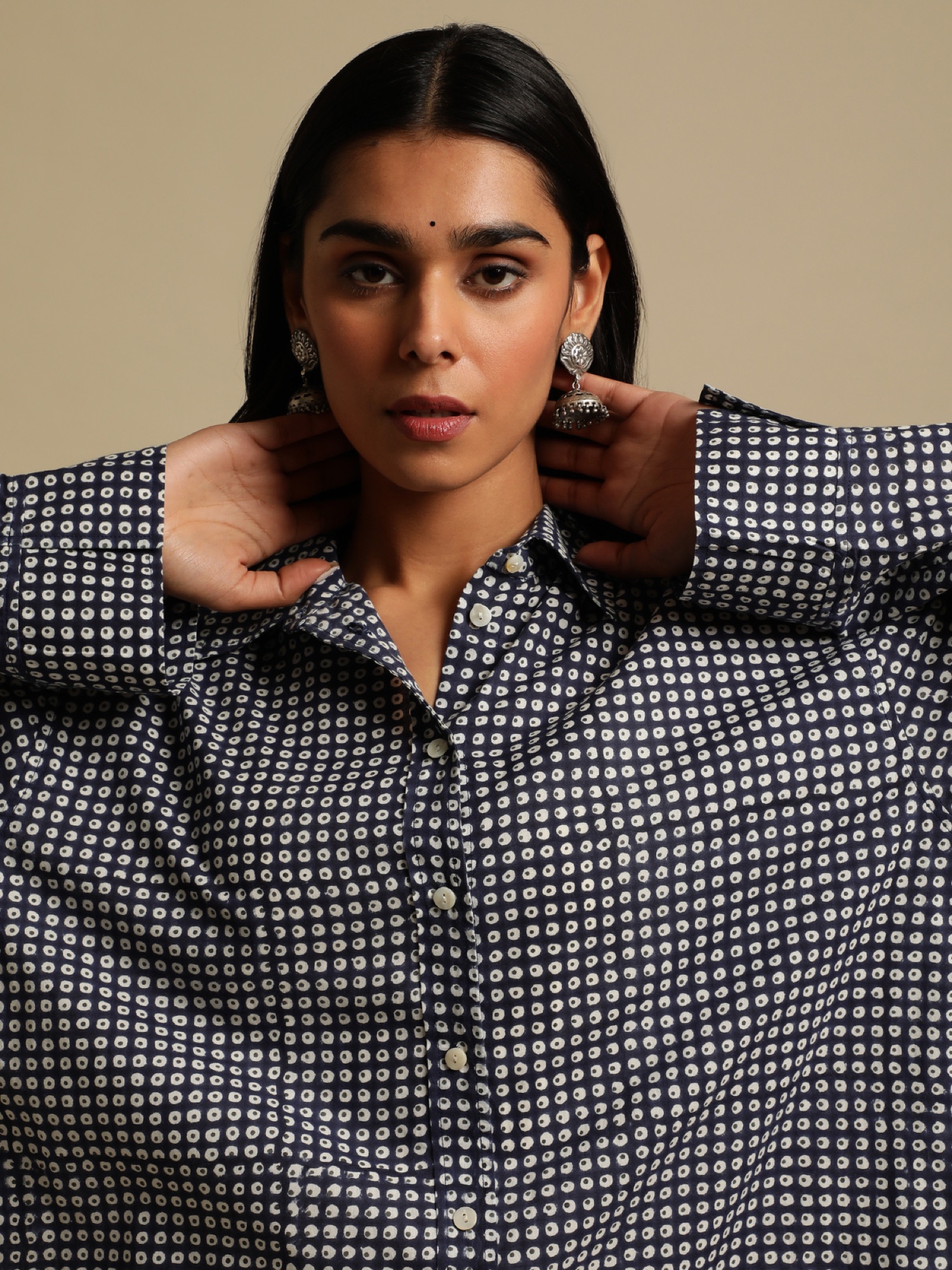Yumi — Cotton tunic close-up in indigo block-print.